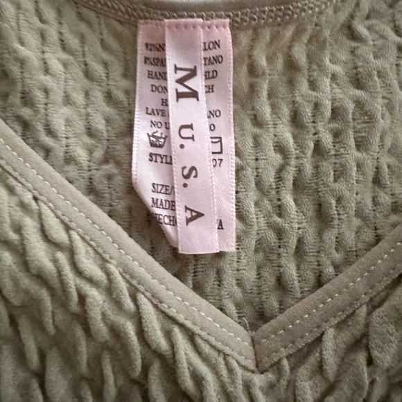 Cream color shirt - Picture 3 of 3